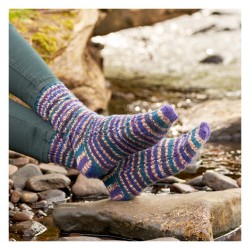 Anleitungsbuch Along the Riverbank mit WYS Signature 4Ply Country Birds Collection