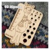 Emma Ball - Nadelmaß aus Holz - Needle Gauge